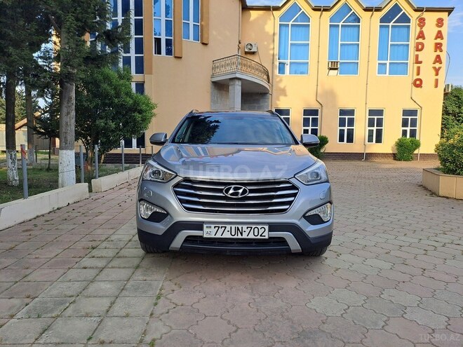 Hyundai Grand Santa Fe-1