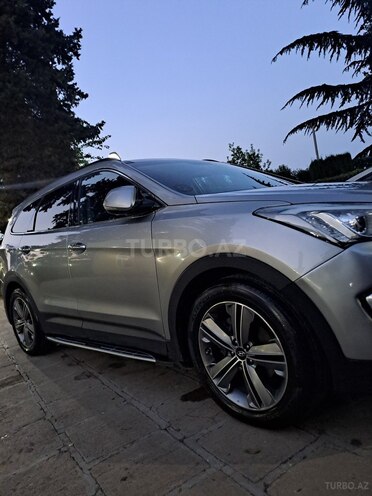 Hyundai Grand Santa Fe-6