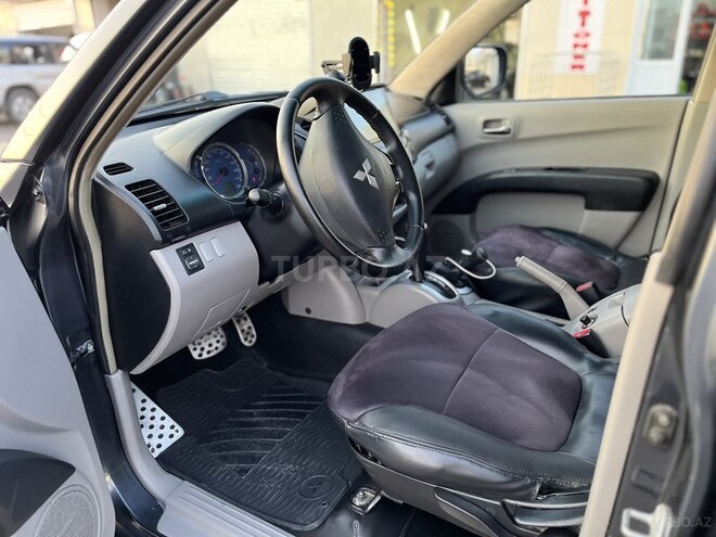 Mitsubishi L200-8