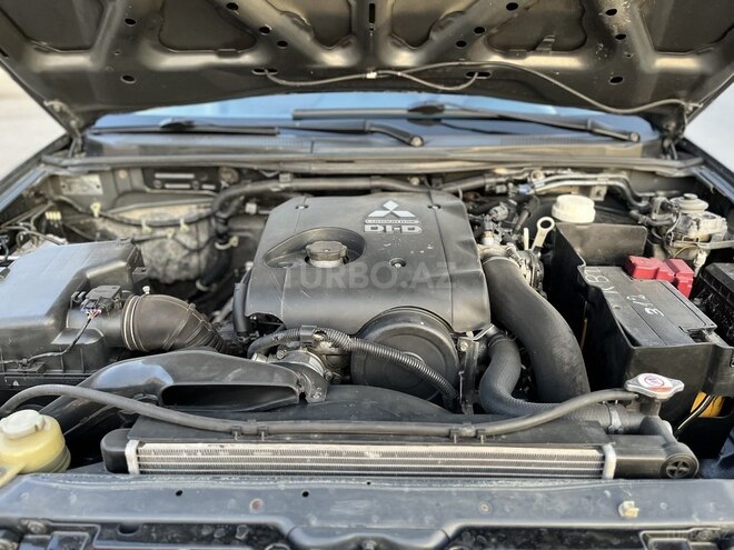 Mitsubishi L200-15