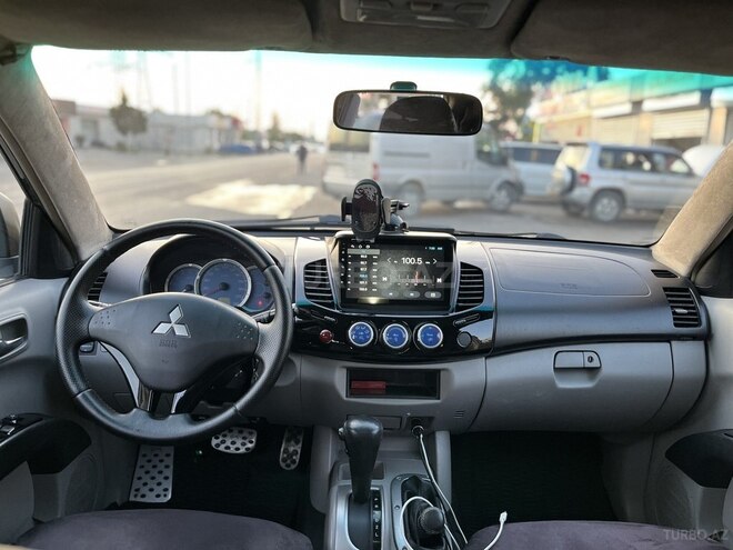 Mitsubishi L200-9