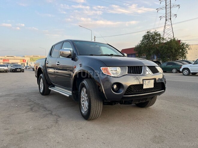 Mitsubishi L200-1
