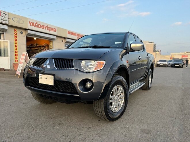 Mitsubishi L200-2
