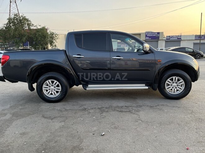 Mitsubishi L200-4