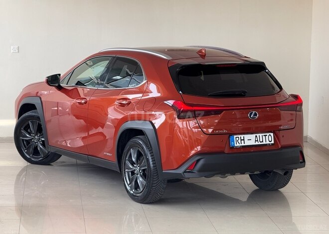 Lexus UX 250h-4