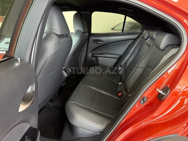Lexus UX 250h-12