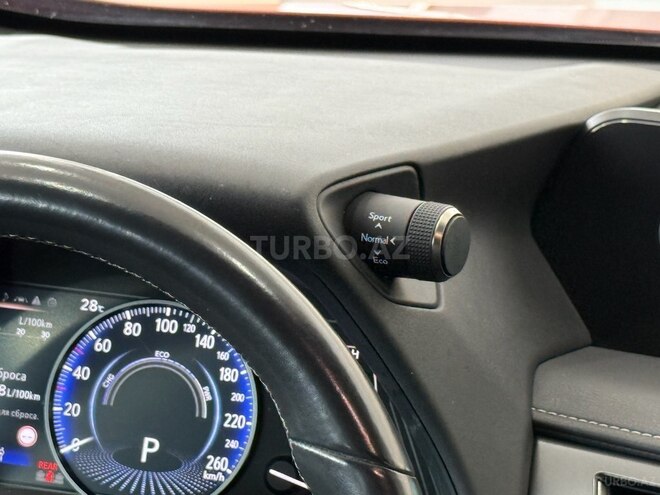 Lexus UX 250h-18