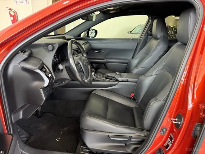 Lexus UX 250h-9
