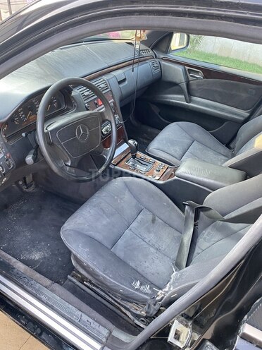Mercedes E 320 1995, 366,576 km - 3.2 l - Bakı