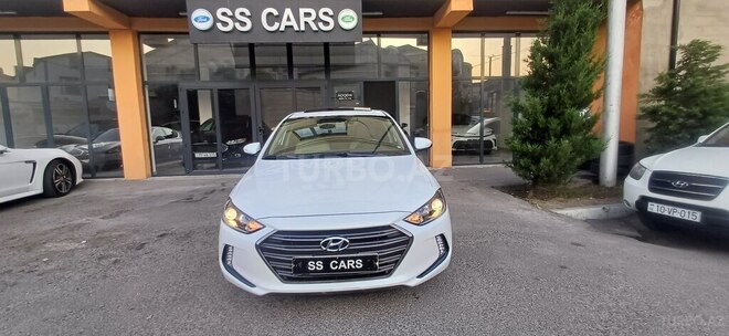 Hyundai Elantra-3