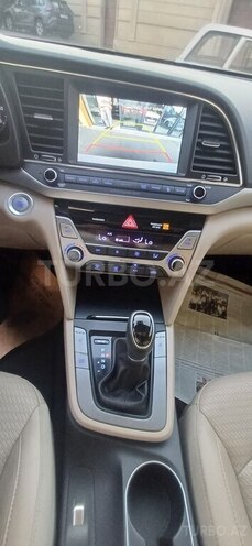 Hyundai Elantra-4