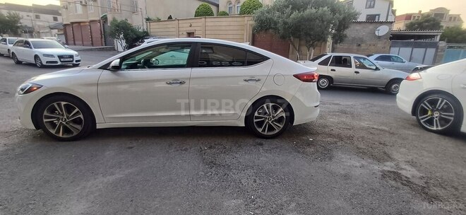 Hyundai Elantra-5