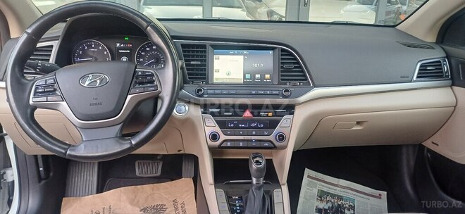 Hyundai Elantra-8