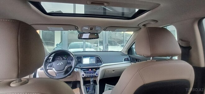 Hyundai Elantra-10
