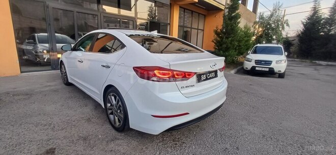 Hyundai Elantra-16