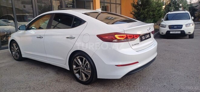 Hyundai Elantra-15