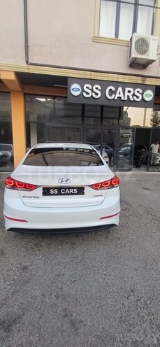 Hyundai Elantra-19