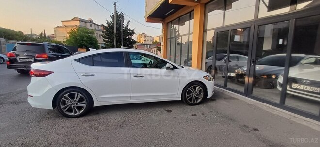 Hyundai Elantra-18