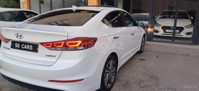 Hyundai Elantra-17
