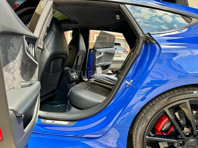 Audi RS7-6