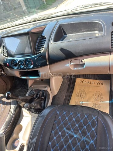 Mitsubishi L200 2006, 283,000 km - 2.5 l - Bakı
