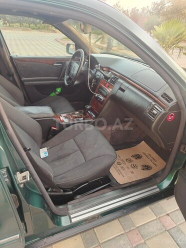 Mercedes E 240 1998, 318,316 km - 2.4 l - Şirvan