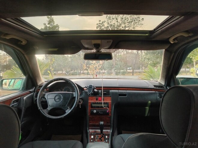 Mercedes E 240 1998, 318,316 km - 2.4 l - Şirvan
