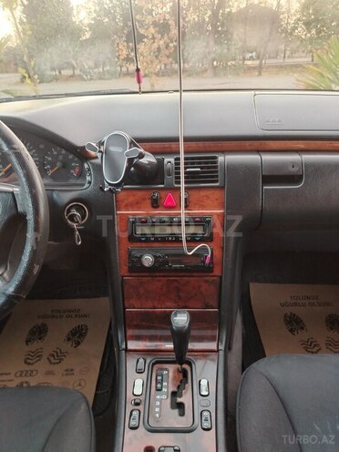 Mercedes E 240 1998, 318,316 km - 2.4 l - Şirvan
