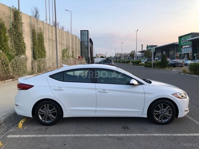 Hyundai Elantra-7