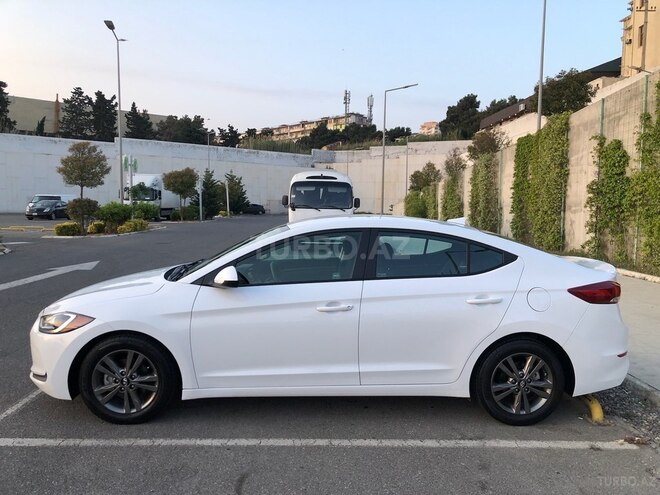 Hyundai Elantra-6