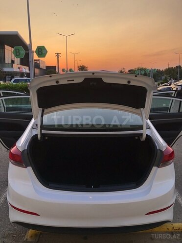 Hyundai Elantra-10