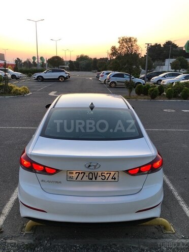 Hyundai Elantra-3