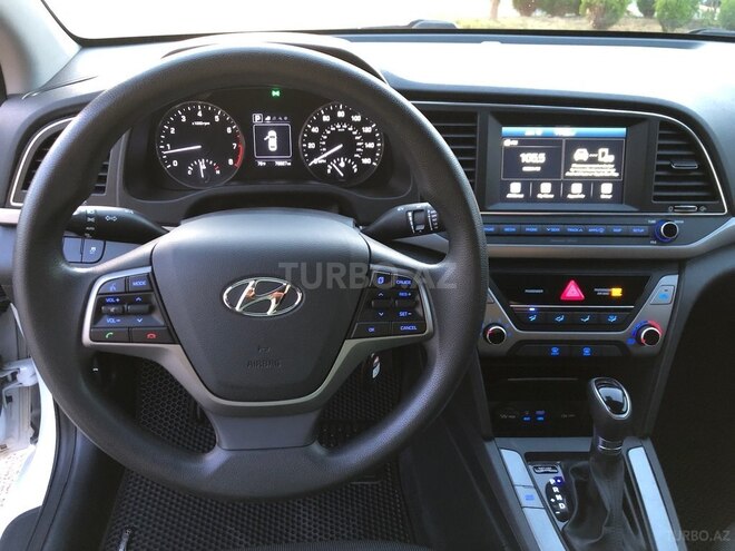 Hyundai Elantra-4