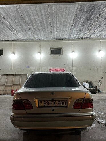 Mercedes E 220 2001, 496,871 km - 2.2 l - Bakı