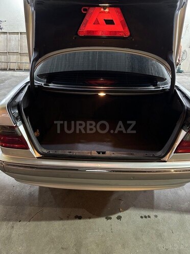Mercedes E 220 2001, 496,871 km - 2.2 l - Bakı