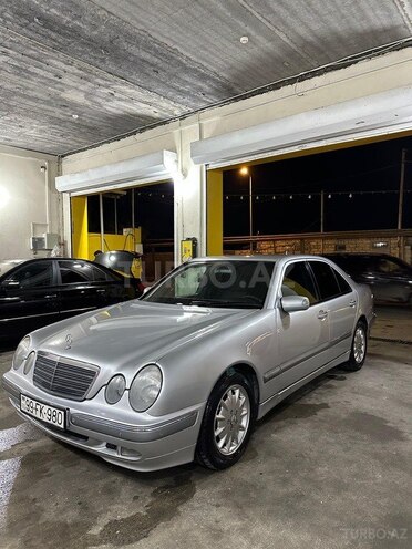 Mercedes E 220 2001, 496,871 km - 2.2 l - Bakı