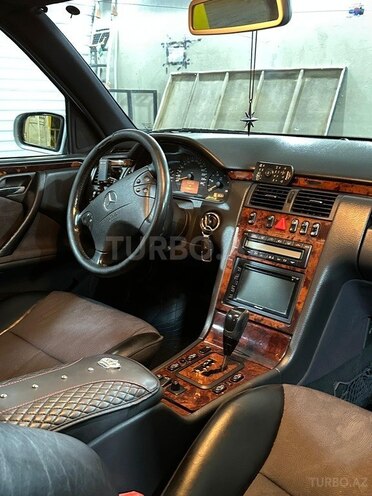Mercedes E 220 2001, 496,871 km - 2.2 l - Bakı
