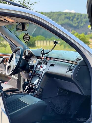 Mercedes E 240 2000, 280,000 km - 2.4 l - Qusar