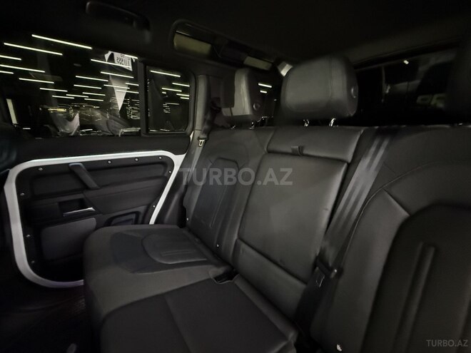 Land Rover Defender-10