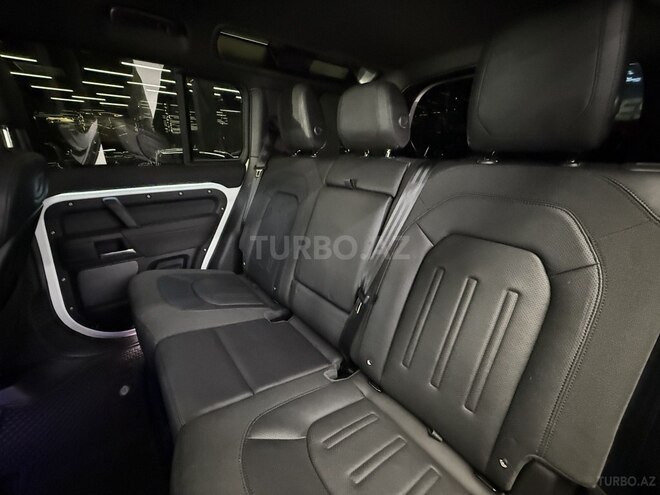 Land Rover Defender-7