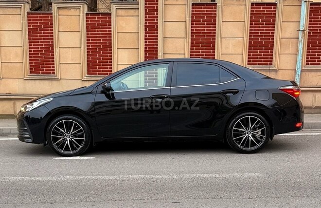 Toyota Corolla 2017, 146,000 km - 1.6 l - Bakı