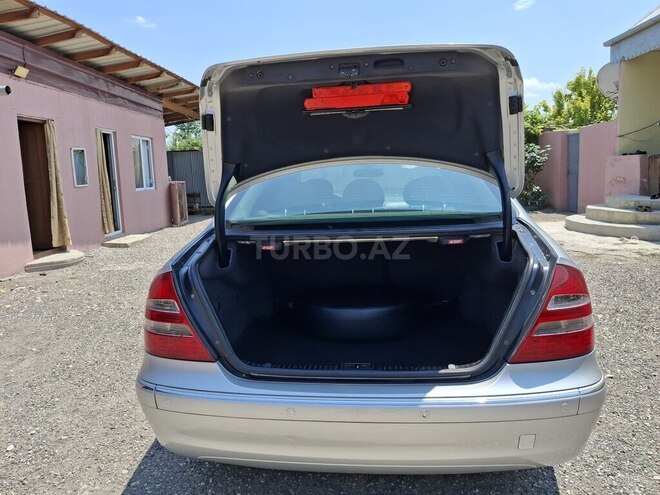 Mercedes E 240 2003, 215,500 km - 2.6 l - Goranboy