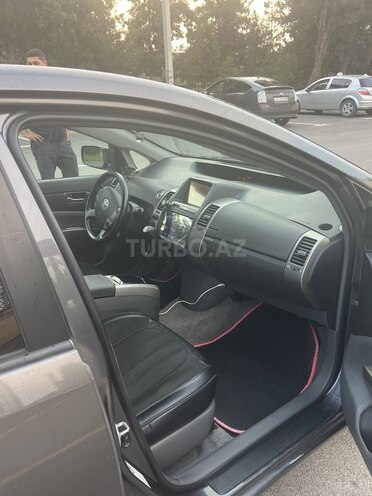 Toyota Prius-5