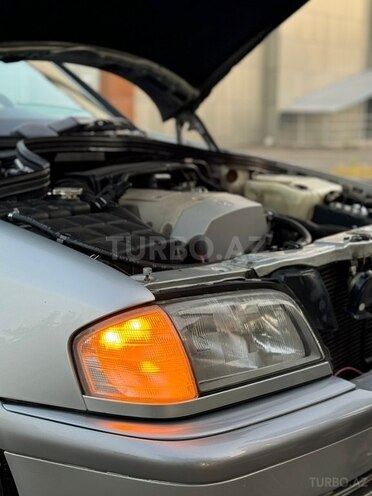 Mercedes C 200 2000, 286,000 km - 2.0 l - Saatlı