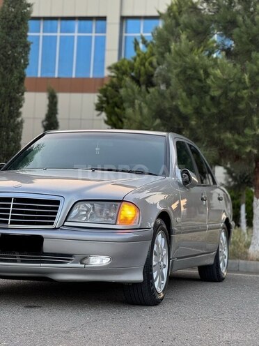 Mercedes C 200 2000, 286,000 km - 2.0 l - Saatlı
