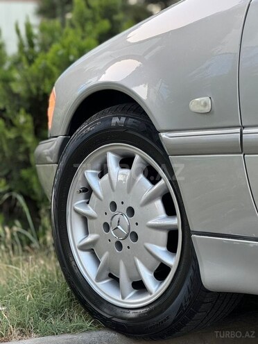 Mercedes C 200 2000, 286,000 km - 2.0 l - Saatlı