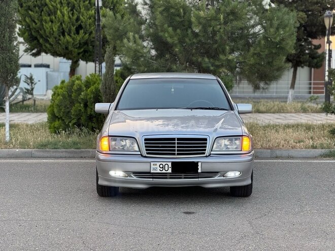 Mercedes C 200 2000, 286,000 km - 2.0 l - Saatlı