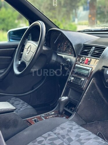 Mercedes C 200 2000, 286,000 km - 2.0 l - Saatlı