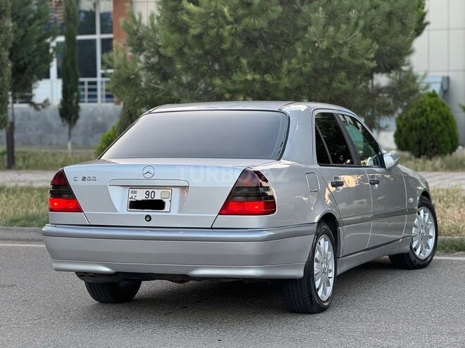Mercedes C 200 2000, 286,000 km - 2.0 l - Saatlı