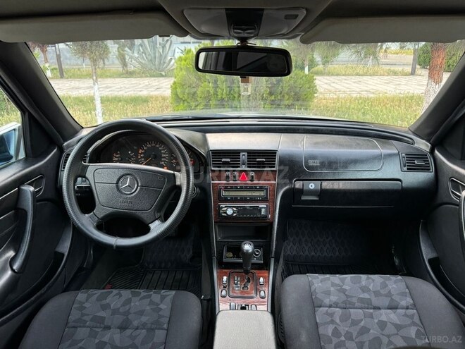 Mercedes C 200 2000, 286,000 km - 2.0 l - Saatlı